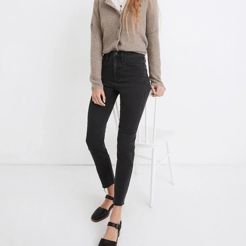 Madewell Petite Stovepipe Jeans in Banberry Wash (faded  black)